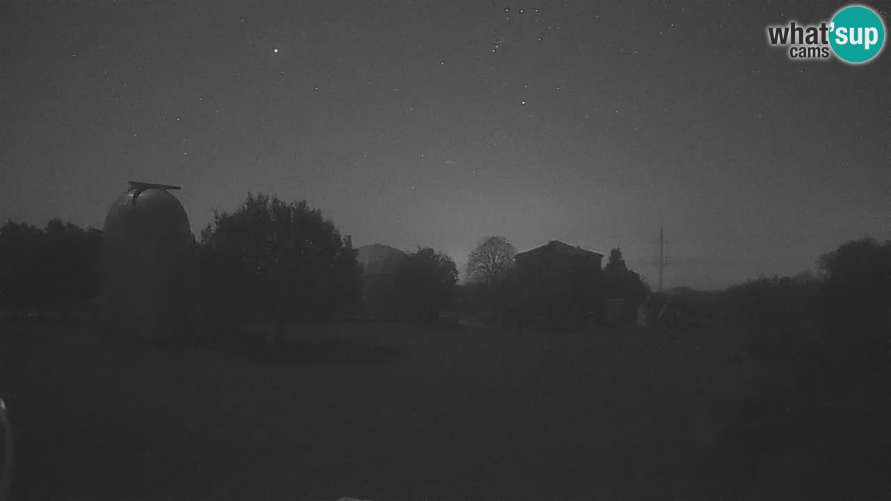 Webcam en direct de l’Observatoire de Višnjan – Explorez le ciel, les astéroïdes, les comètes et les météoroïdes