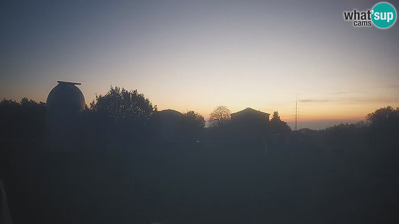 Višnjan-Observatorium Live Webcam – Explore the Sky, Asteroids, Comets, and Meteoroids