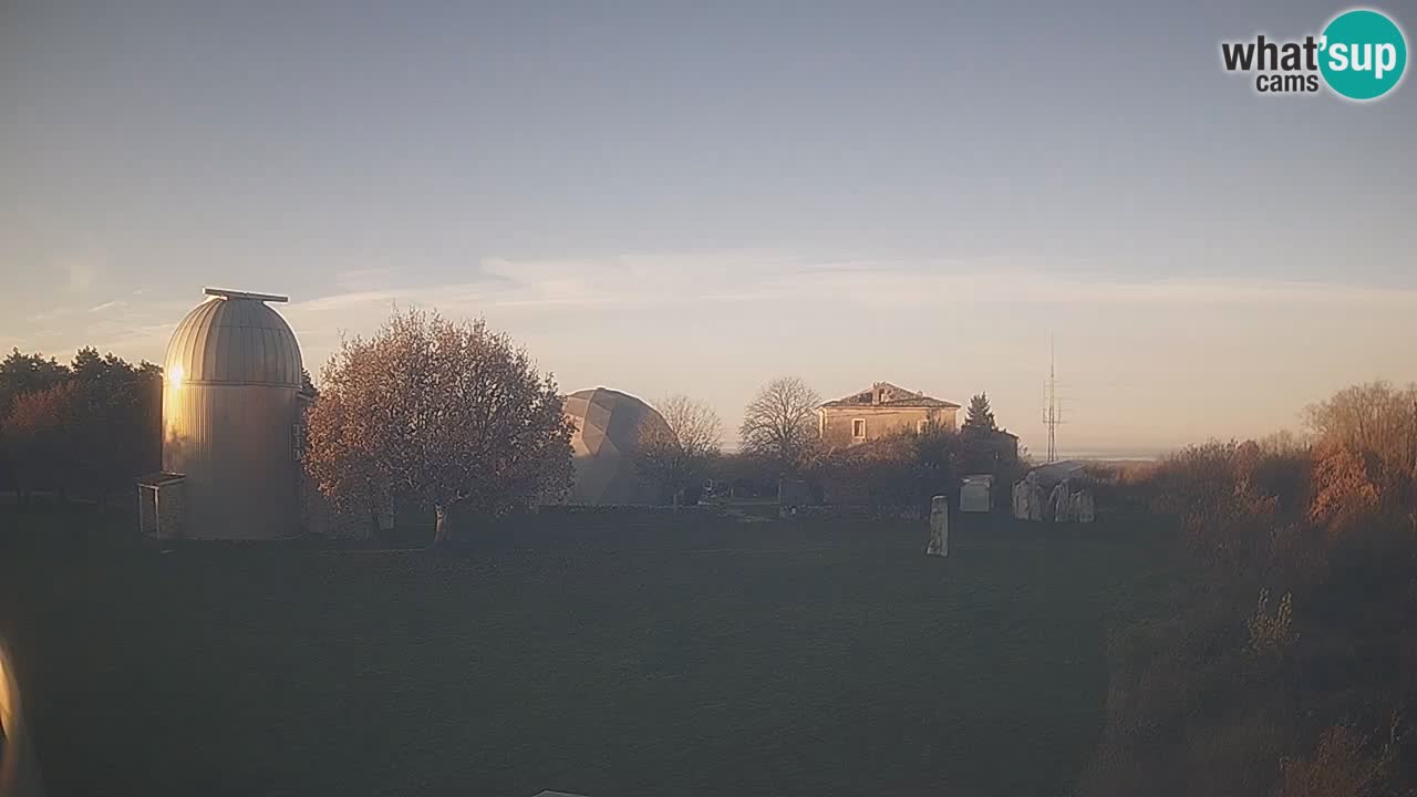 Cámara web en vivo del Observatorio de Višnjan: explora el cielo, los asteroides, cometas y meteoroides