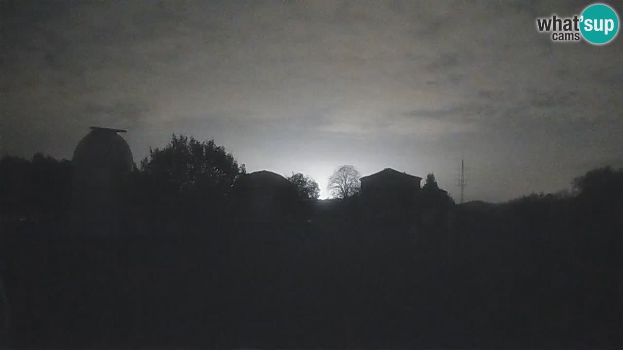 Webcam en direct de l’Observatoire de Višnjan – Explorez le ciel, les astéroïdes, les comètes et les météoroïdes