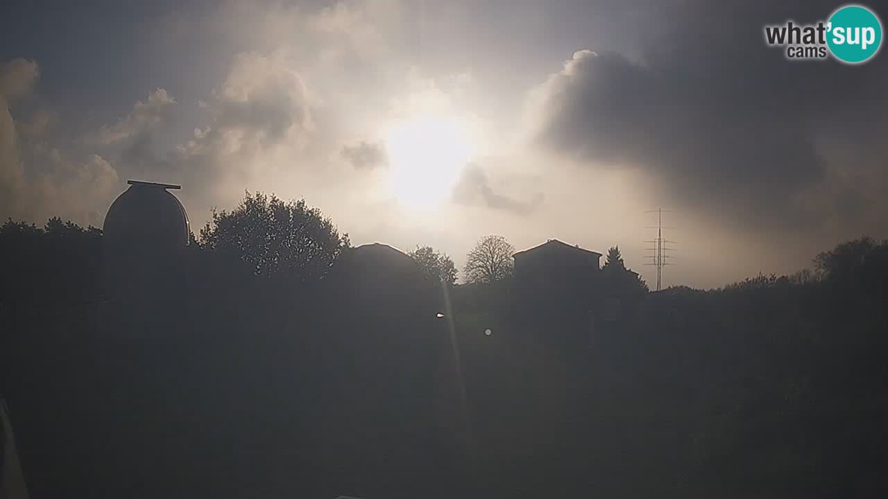 Cámara web en vivo del Observatorio de Višnjan: explora el cielo, los asteroides, cometas y meteoroides