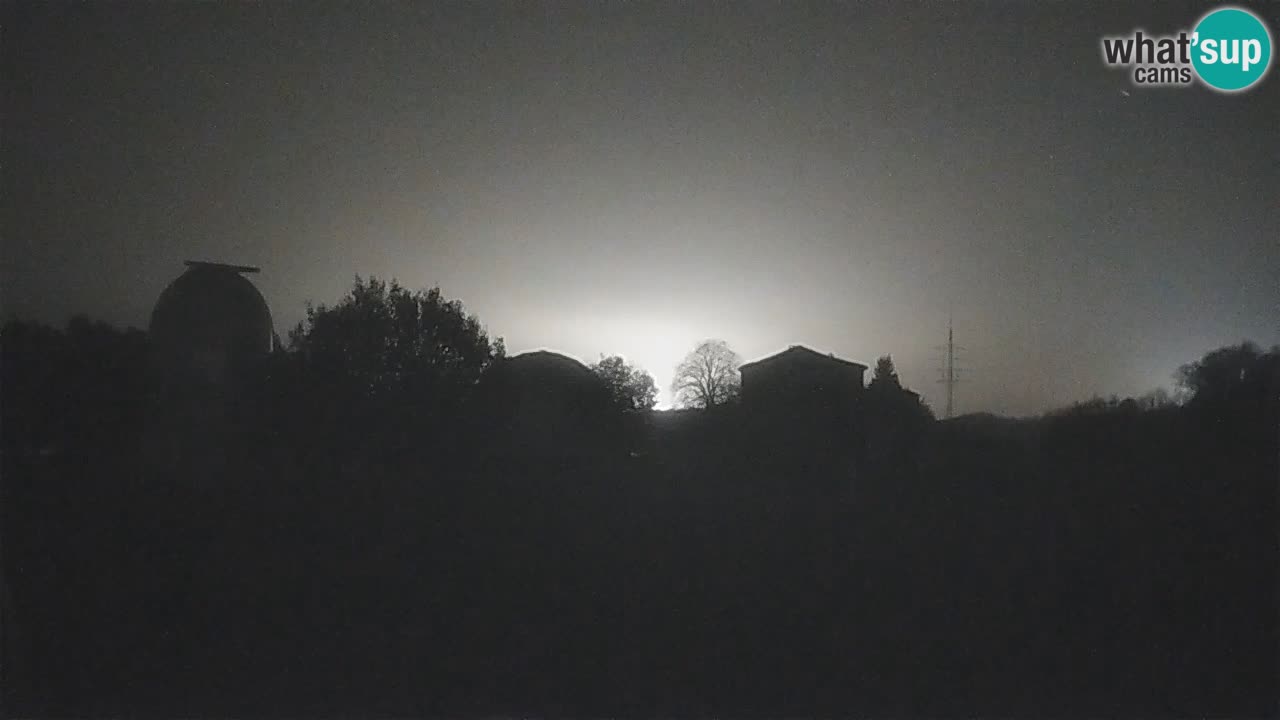 Webcam en direct de l’Observatoire de Višnjan – Explorez le ciel, les astéroïdes, les comètes et les météoroïdes