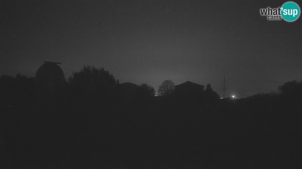 Webcam live dell’Osservatorio di  – Esplora il cielo, gli asteroidi, i comete e i meteoroidi.