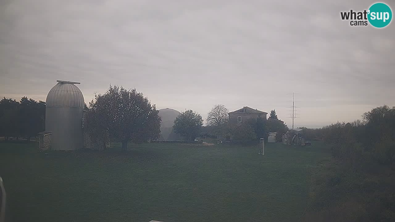 Webcam en direct de l’Observatoire de Višnjan – Explorez le ciel, les astéroïdes, les comètes et les météoroïdes