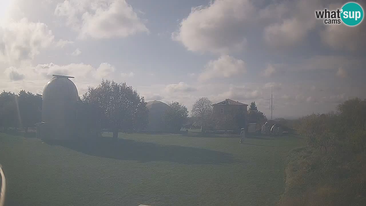 Webcam live dell’Osservatorio di  – Esplora il cielo, gli asteroidi, i comete e i meteoroidi.