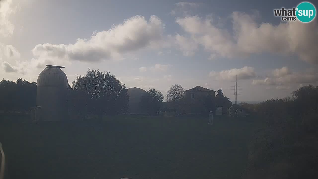 Webcam en direct de l’Observatoire de Višnjan – Explorez le ciel, les astéroïdes, les comètes et les météoroïdes