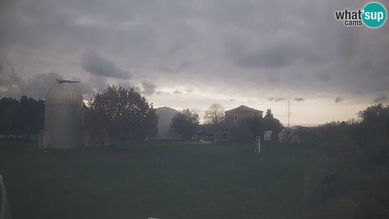 Webcam en direct de l’Observatoire de Višnjan – Explorez le ciel, les astéroïdes, les comètes et les météoroïdes