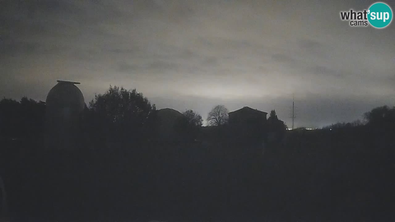 Višnjan-Observatorium Live Webcam – Explore the Sky, Asteroids, Comets, and Meteoroids
