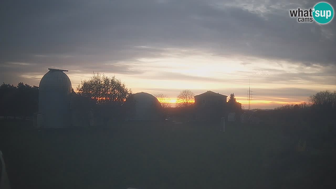 Webcam en direct de l’Observatoire de Višnjan – Explorez le ciel, les astéroïdes, les comètes et les météoroïdes