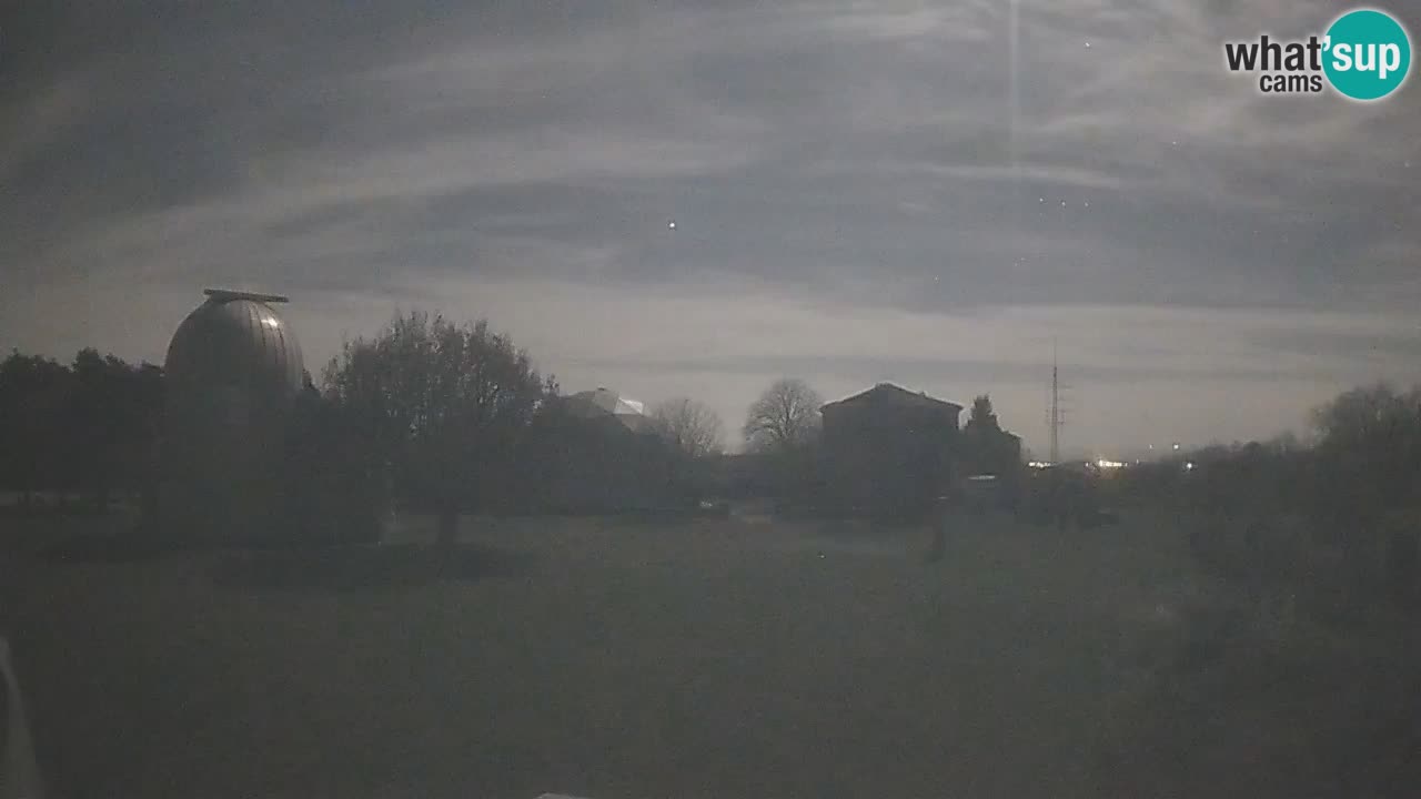 Webcam live dell’Osservatorio di  – Esplora il cielo, gli asteroidi, i comete e i meteoroidi.