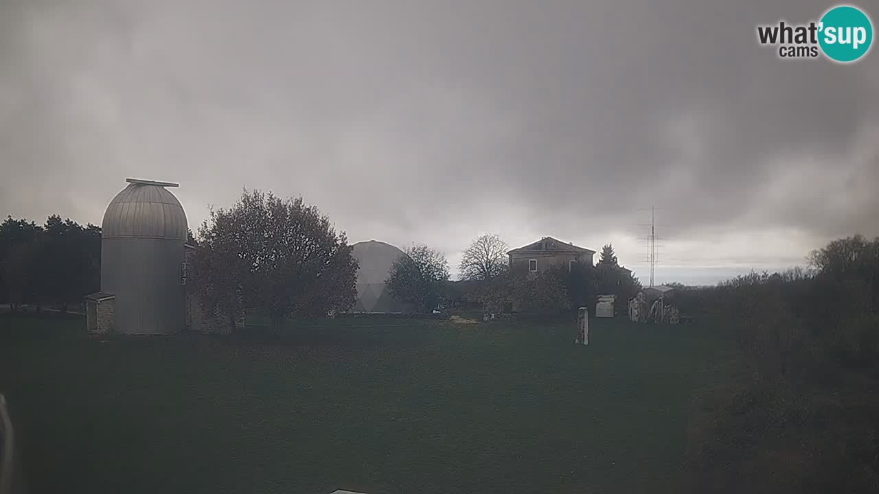 Webcam live dell’Osservatorio di  – Esplora il cielo, gli asteroidi, i comete e i meteoroidi.