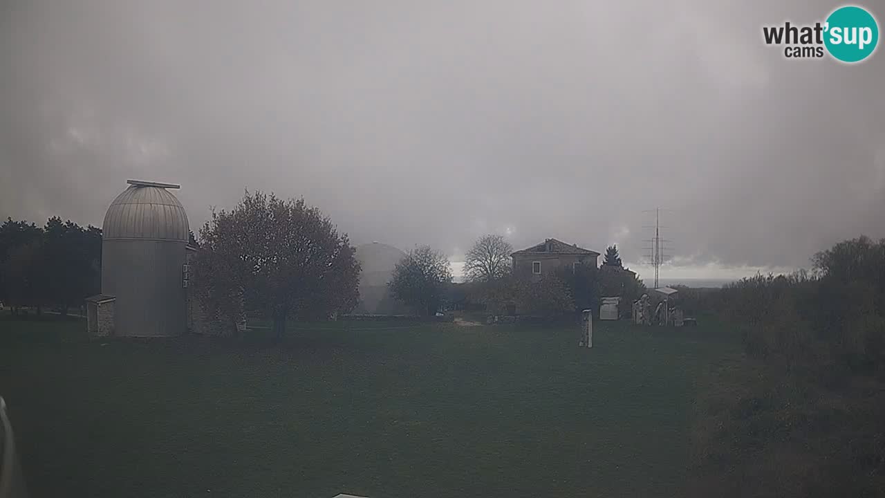 Webcam live dell’Osservatorio di  – Esplora il cielo, gli asteroidi, i comete e i meteoroidi.