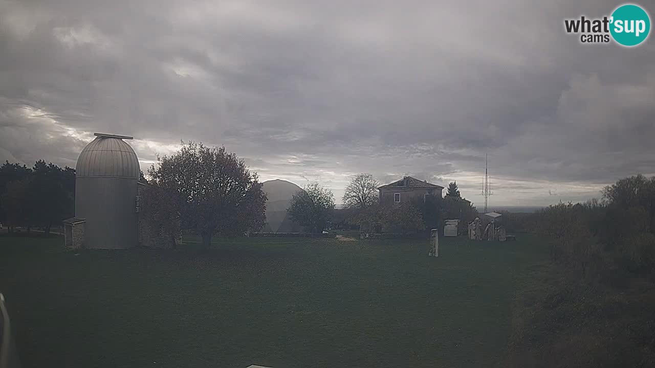 Webcam live dell’Osservatorio di  – Esplora il cielo, gli asteroidi, i comete e i meteoroidi.