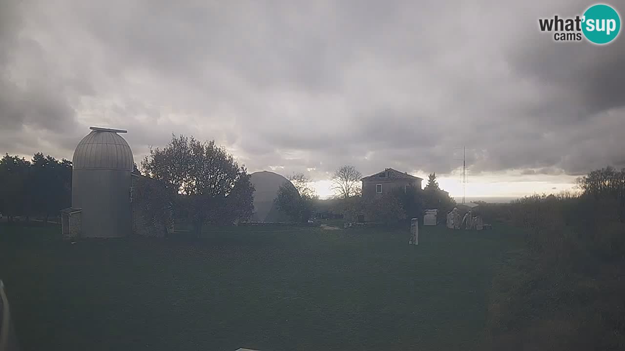 Višnjan-Observatorium Live Webcam – Explore the Sky, Asteroids, Comets, and Meteoroids