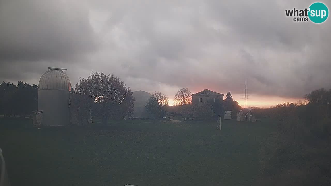 Višnjan-Observatorium Live Webcam – Explore the Sky, Asteroids, Comets, and Meteoroids