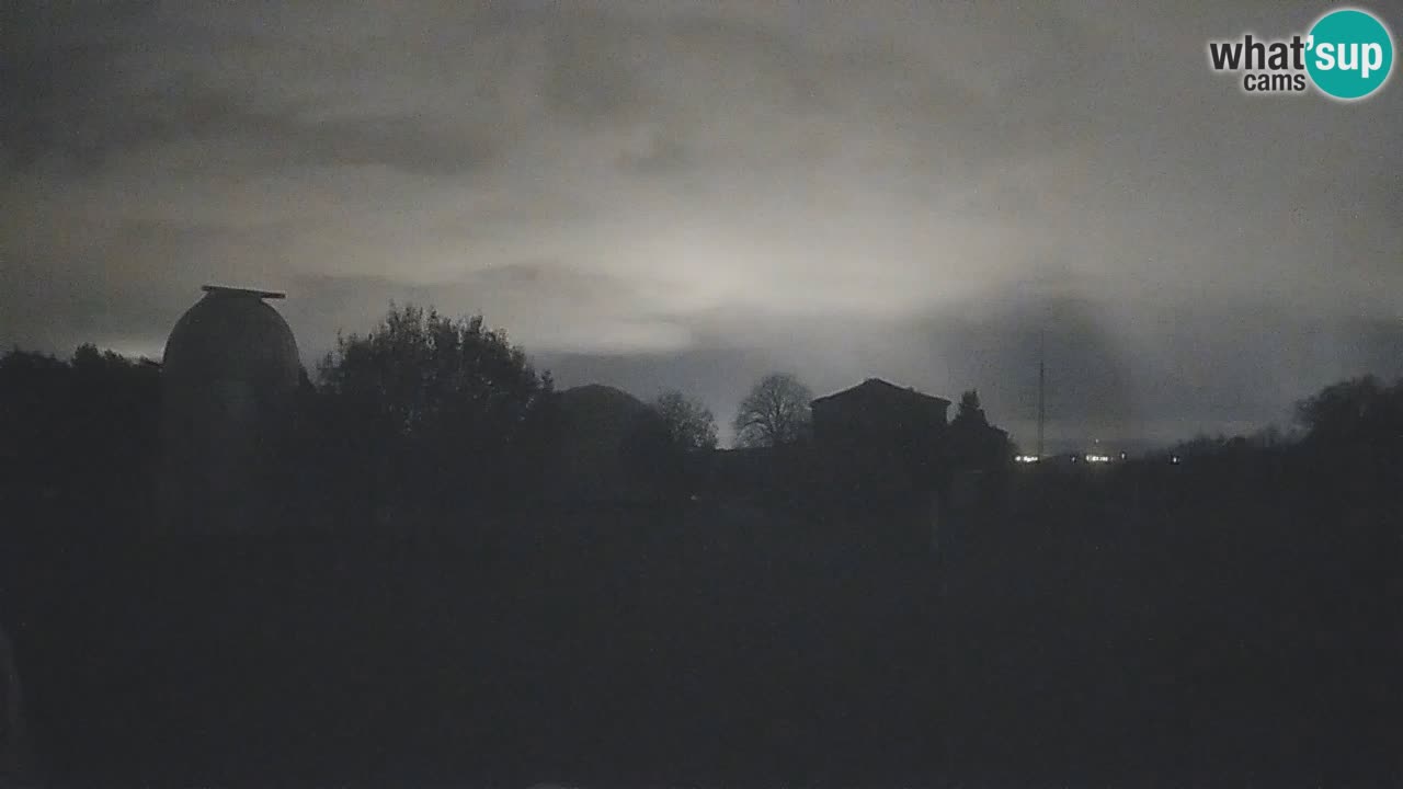 Webcam live dell’Osservatorio di  – Esplora il cielo, gli asteroidi, i comete e i meteoroidi.