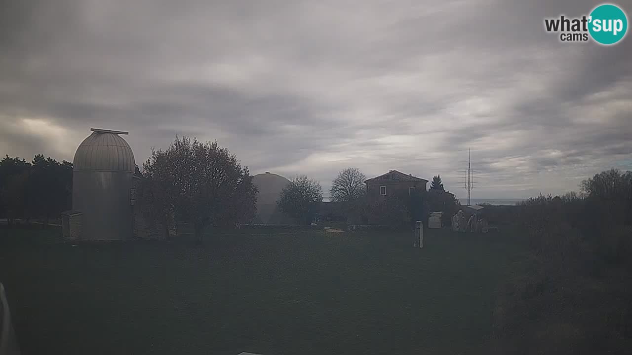 Višnjan-Observatorium Live Webcam – Explore the Sky, Asteroids, Comets, and Meteoroids