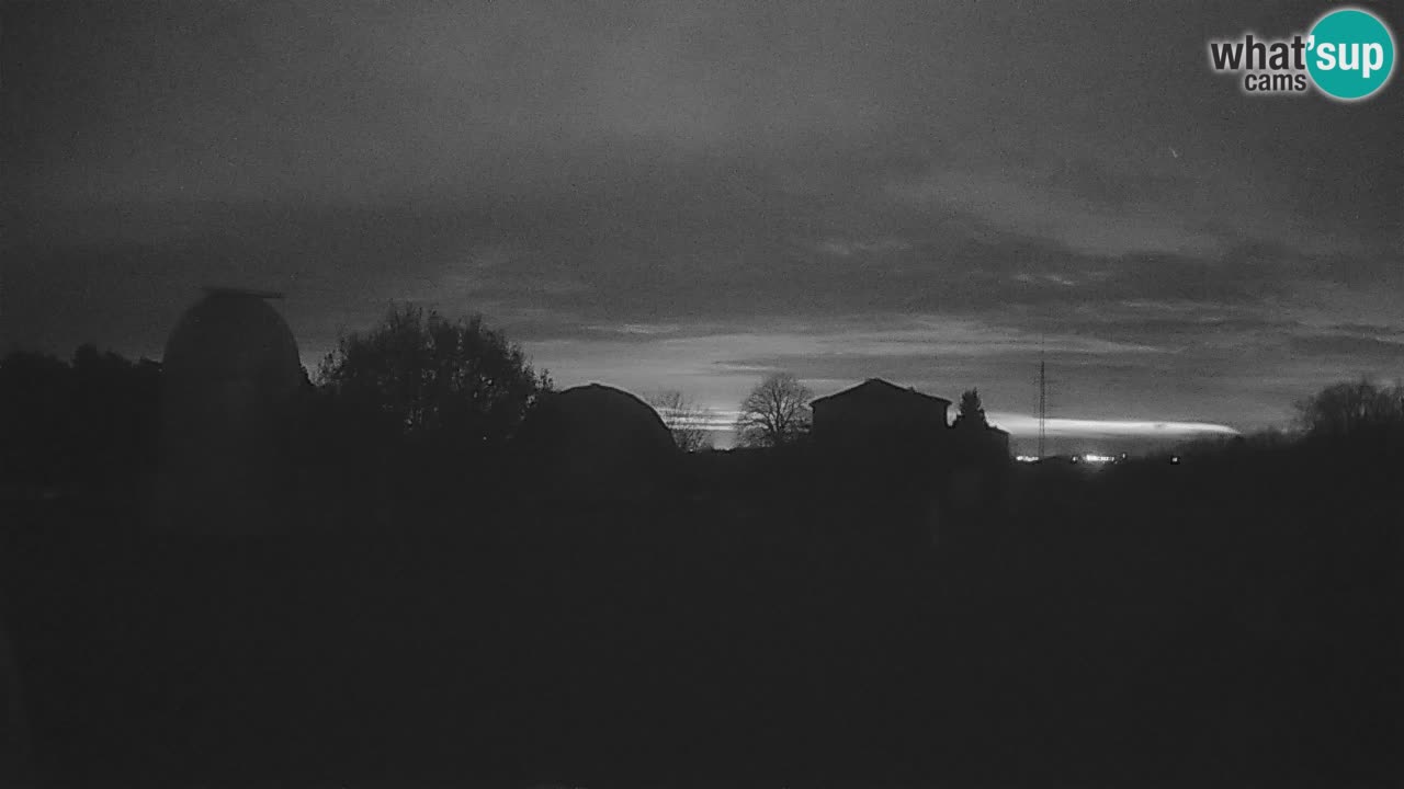 Višnjan-Observatorium Live Webcam – Explore the Sky, Asteroids, Comets, and Meteoroids