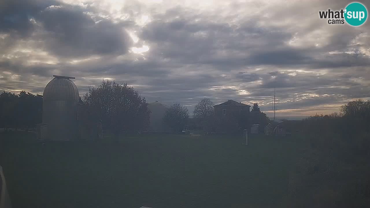 Cámara web en vivo del Observatorio de Višnjan: explora el cielo, los asteroides, cometas y meteoroides