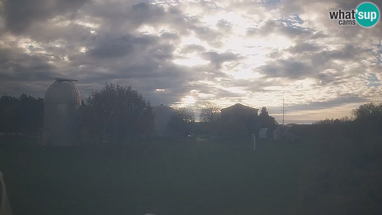 Webcam live dell’Osservatorio di – Esplora il cielo, gli asteroidi, i comete e i meteoroidi.