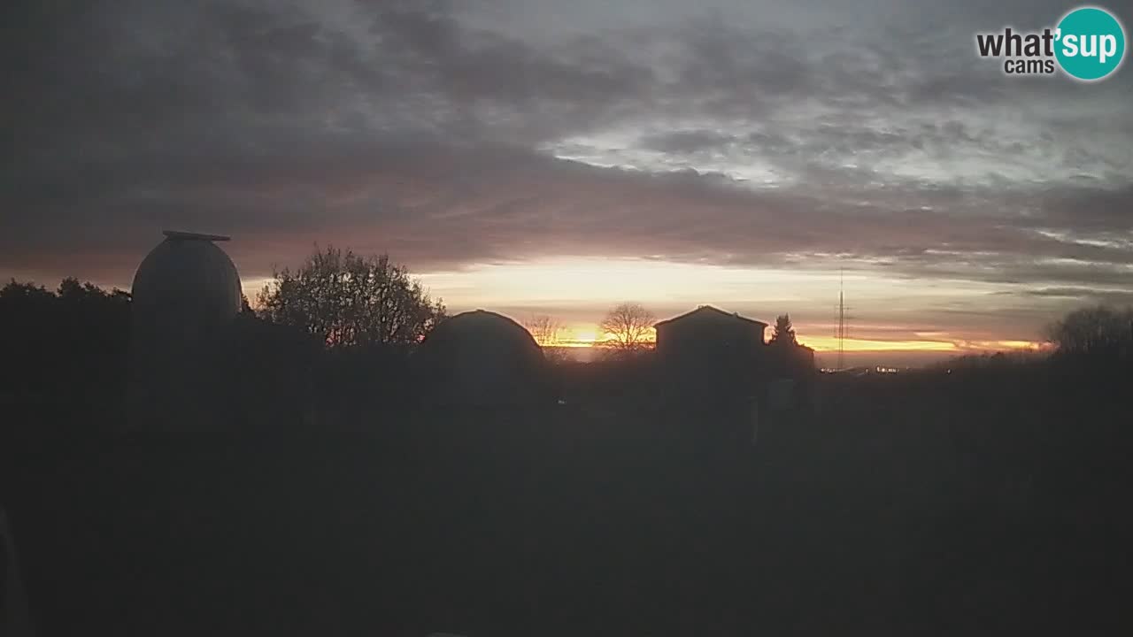 Webcam live dell’Osservatorio di  – Esplora il cielo, gli asteroidi, i comete e i meteoroidi.