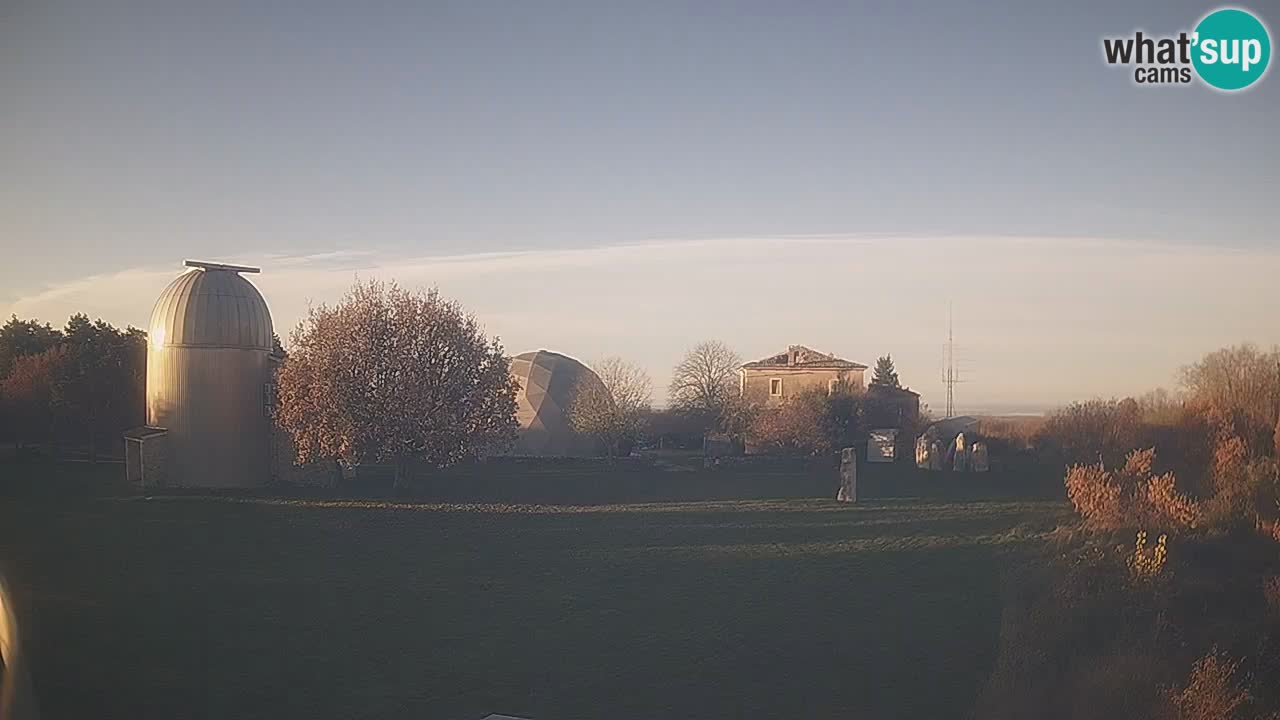 Webcam en direct de l’Observatoire de Višnjan – Explorez le ciel, les astéroïdes, les comètes et les météoroïdes