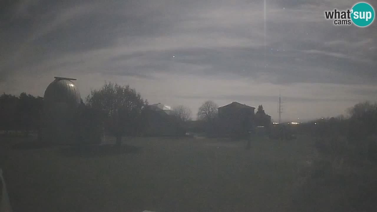 Webcam live dell’Osservatorio di  – Esplora il cielo, gli asteroidi, i comete e i meteoroidi.