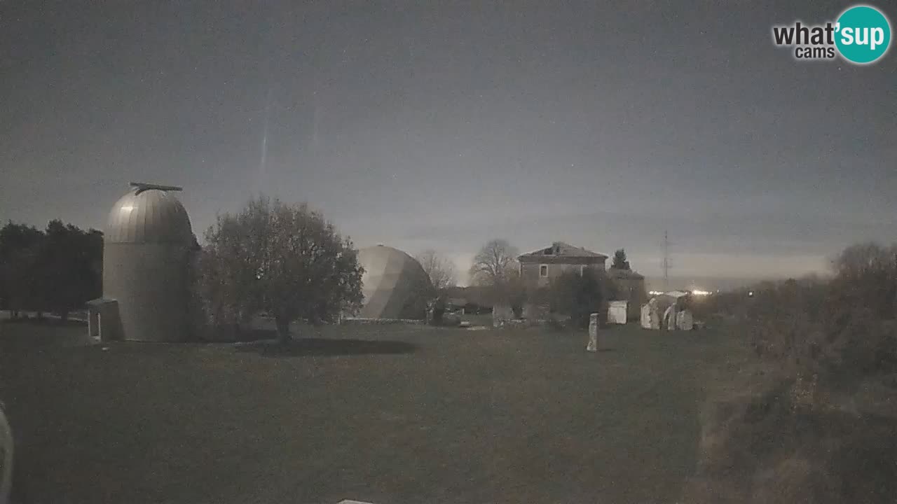 Višnjan-Observatorium Live Webcam – Explore the Sky, Asteroids, Comets, and Meteoroids