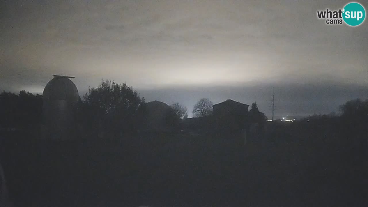 Webcam live dell’Osservatorio di  – Esplora il cielo, gli asteroidi, i comete e i meteoroidi.