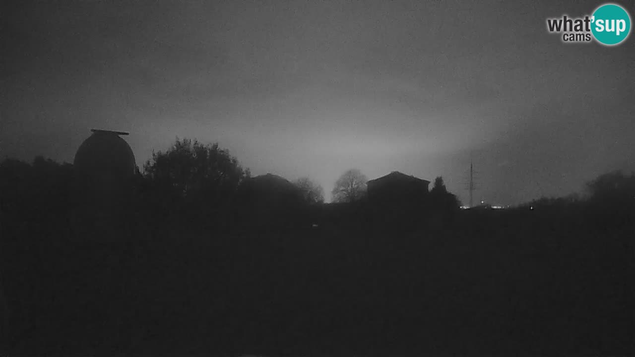 Webcam live dell’Osservatorio di  – Esplora il cielo, gli asteroidi, i comete e i meteoroidi.