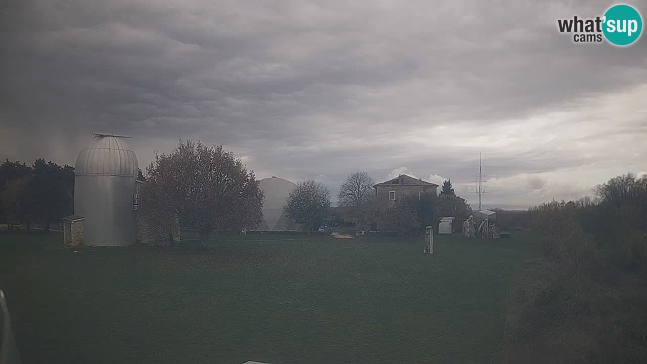 Cámara web en vivo del Observatorio de Višnjan: explora el cielo, los asteroides, cometas y meteoroides