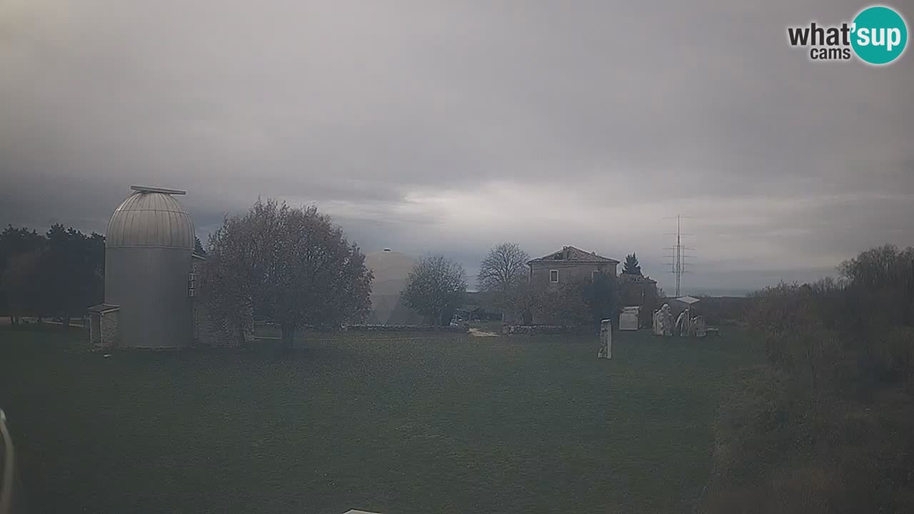 Webcam live dell’Osservatorio di  – Esplora il cielo, gli asteroidi, i comete e i meteoroidi.