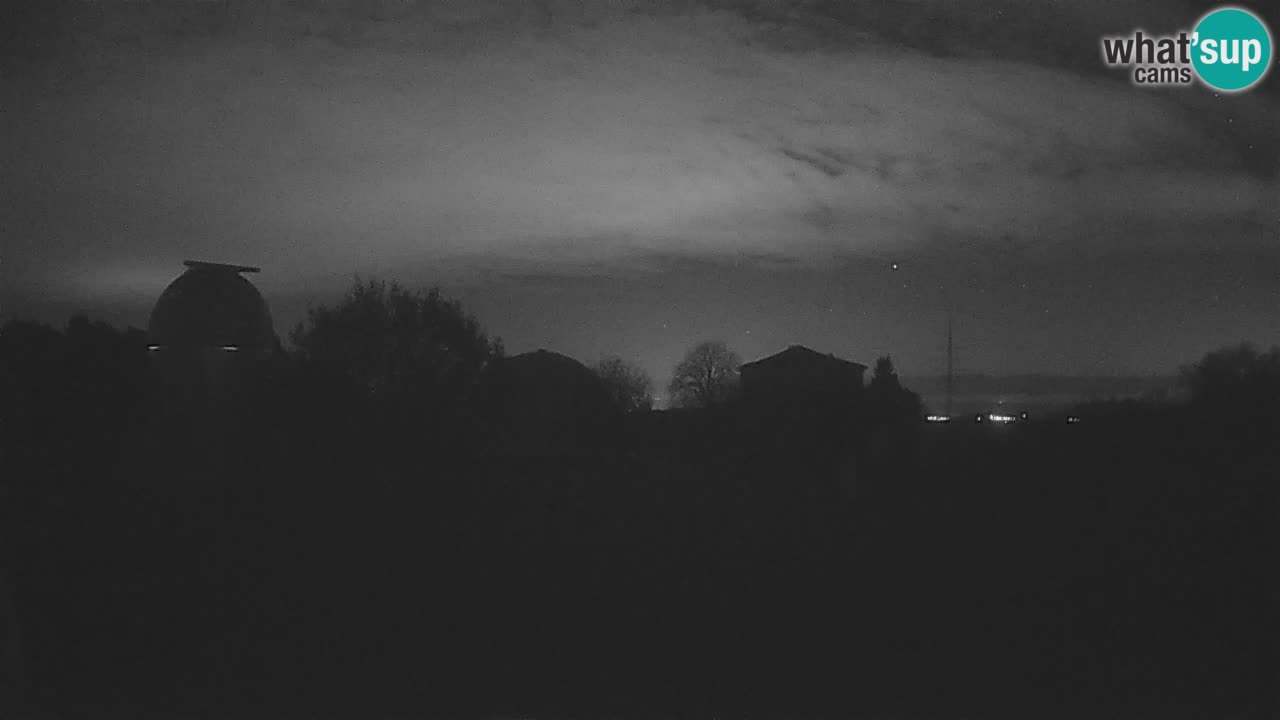 Webcam live dell’Osservatorio di  – Esplora il cielo, gli asteroidi, i comete e i meteoroidi.