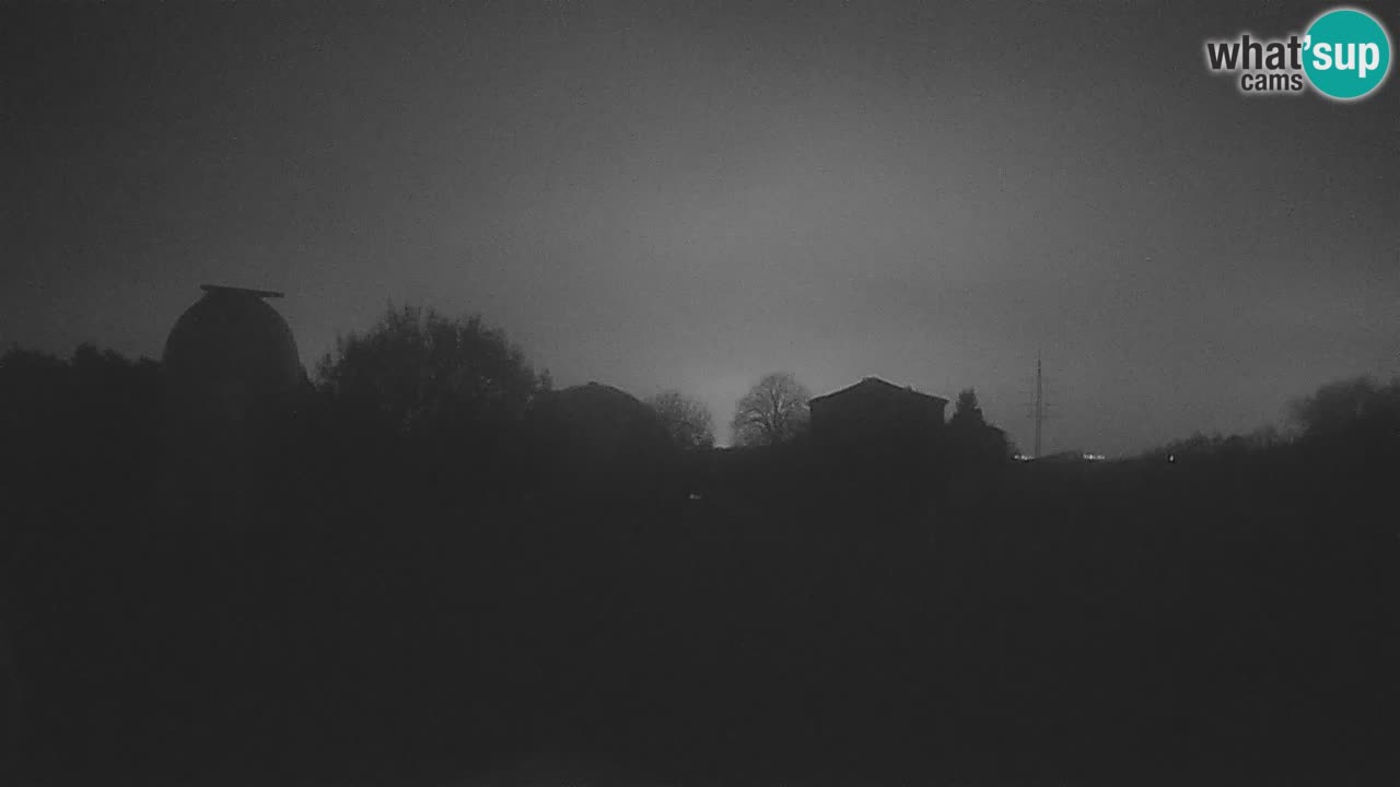 Višnjan-Observatorium Live Webcam – Explore the Sky, Asteroids, Comets, and Meteoroids