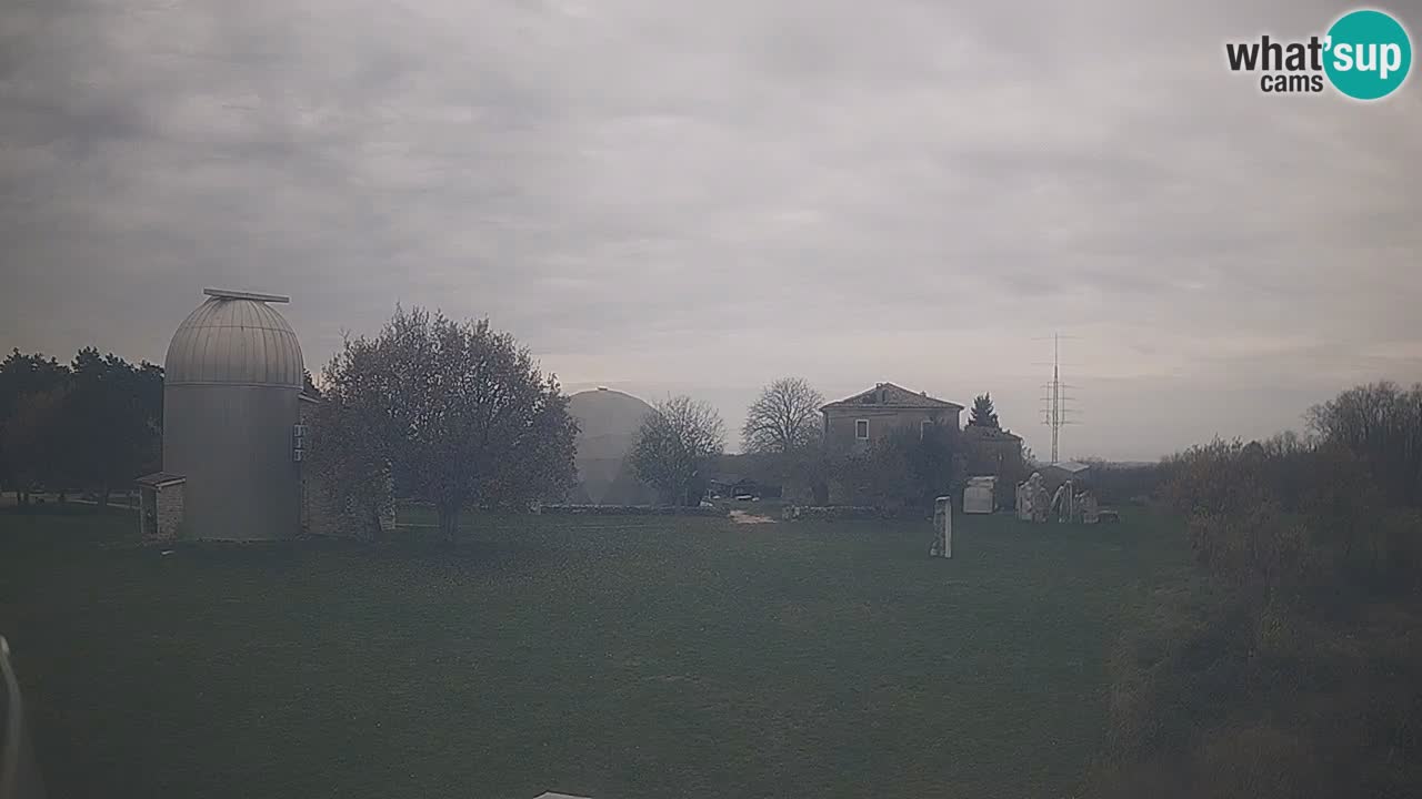 Webcam live dell’Osservatorio di  – Esplora il cielo, gli asteroidi, i comete e i meteoroidi.