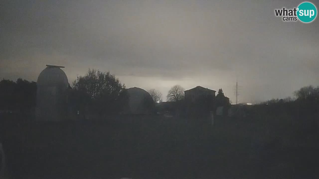 Webcam en direct de l’Observatoire de Višnjan – Explorez le ciel, les astéroïdes, les comètes et les météoroïdes