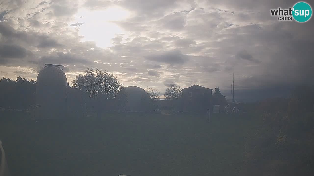 Webcam live dell’Osservatorio di  – Esplora il cielo, gli asteroidi, i comete e i meteoroidi.