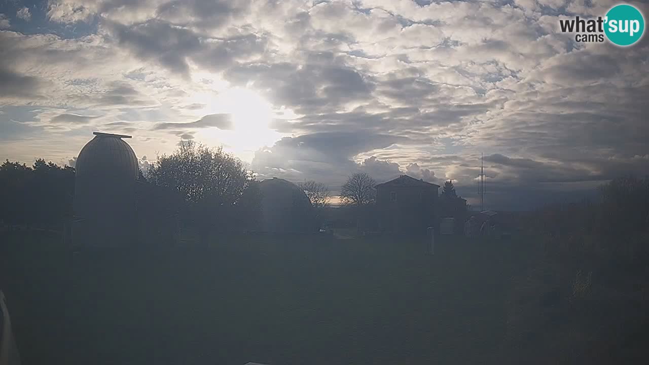 Webcam en direct de l’Observatoire de Višnjan – Explorez le ciel, les astéroïdes, les comètes et les météoroïdes