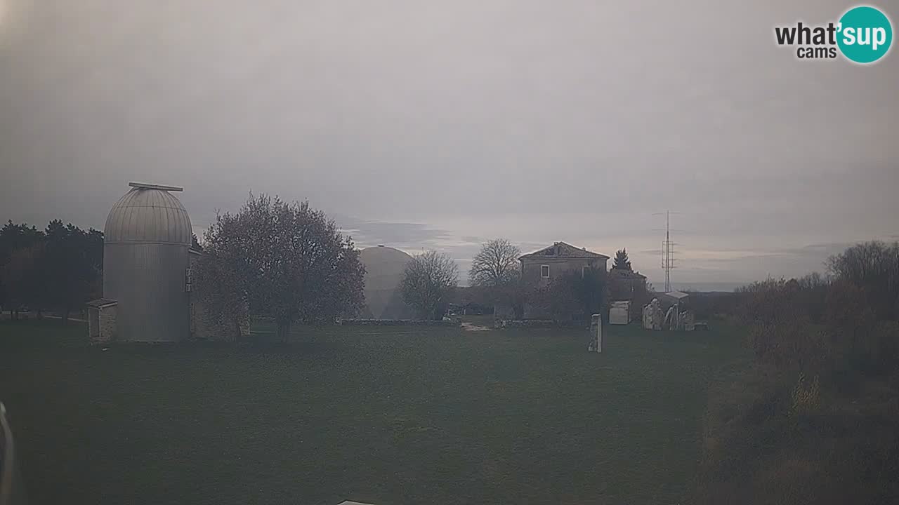 Webcam en direct de l’Observatoire de Višnjan – Explorez le ciel, les astéroïdes, les comètes et les météoroïdes
