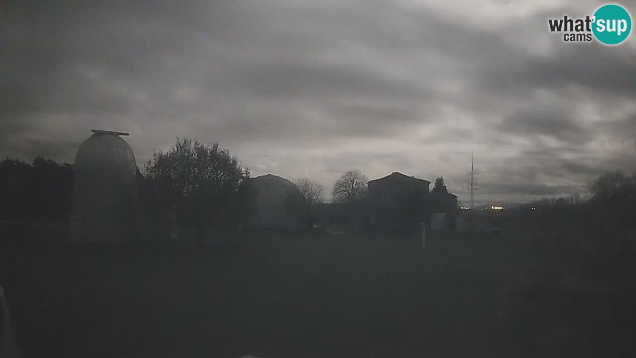 Webcam live dell’Osservatorio di  – Esplora il cielo, gli asteroidi, i comete e i meteoroidi.