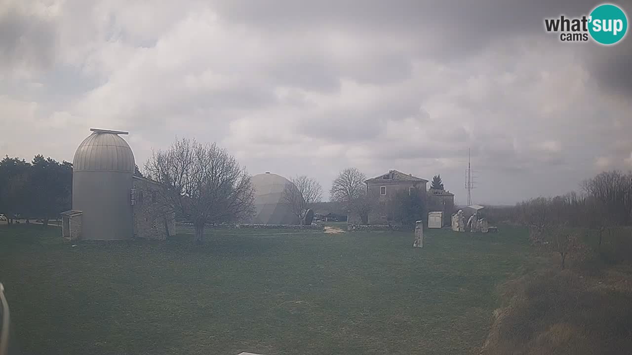 Višnjan-Observatorium Live Webcam – Explore the Sky, Asteroids, Comets, and Meteoroids