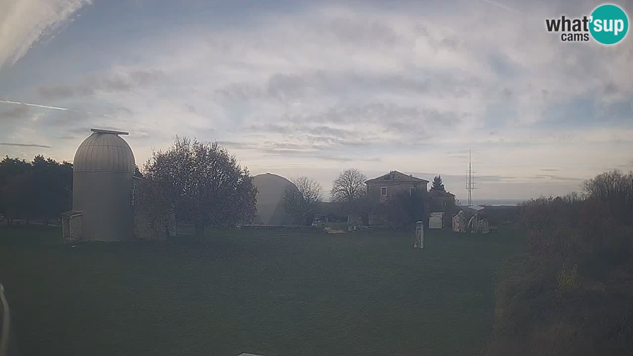 Webcam en direct de l’Observatoire de Višnjan – Explorez le ciel, les astéroïdes, les comètes et les météoroïdes