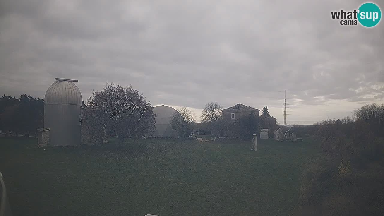 Višnjan-Observatorium Live Webcam – Explore the Sky, Asteroids, Comets, and Meteoroids