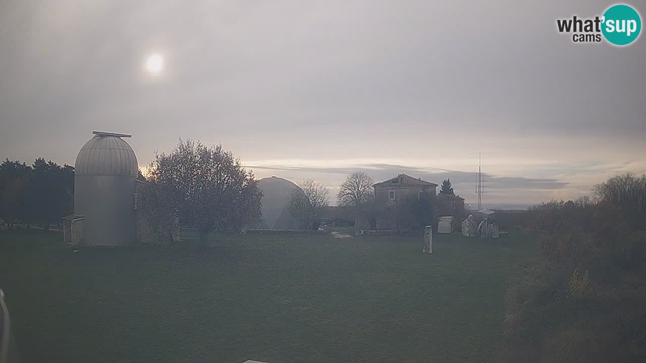 Webcam en direct de l’Observatoire de Višnjan – Explorez le ciel, les astéroïdes, les comètes et les météoroïdes