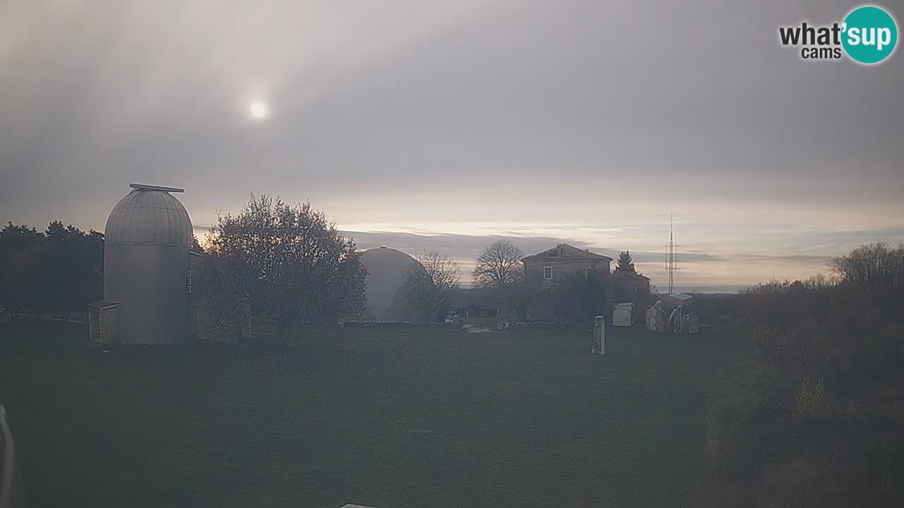 Webcam en direct de l’Observatoire de Višnjan – Explorez le ciel, les astéroïdes, les comètes et les météoroïdes