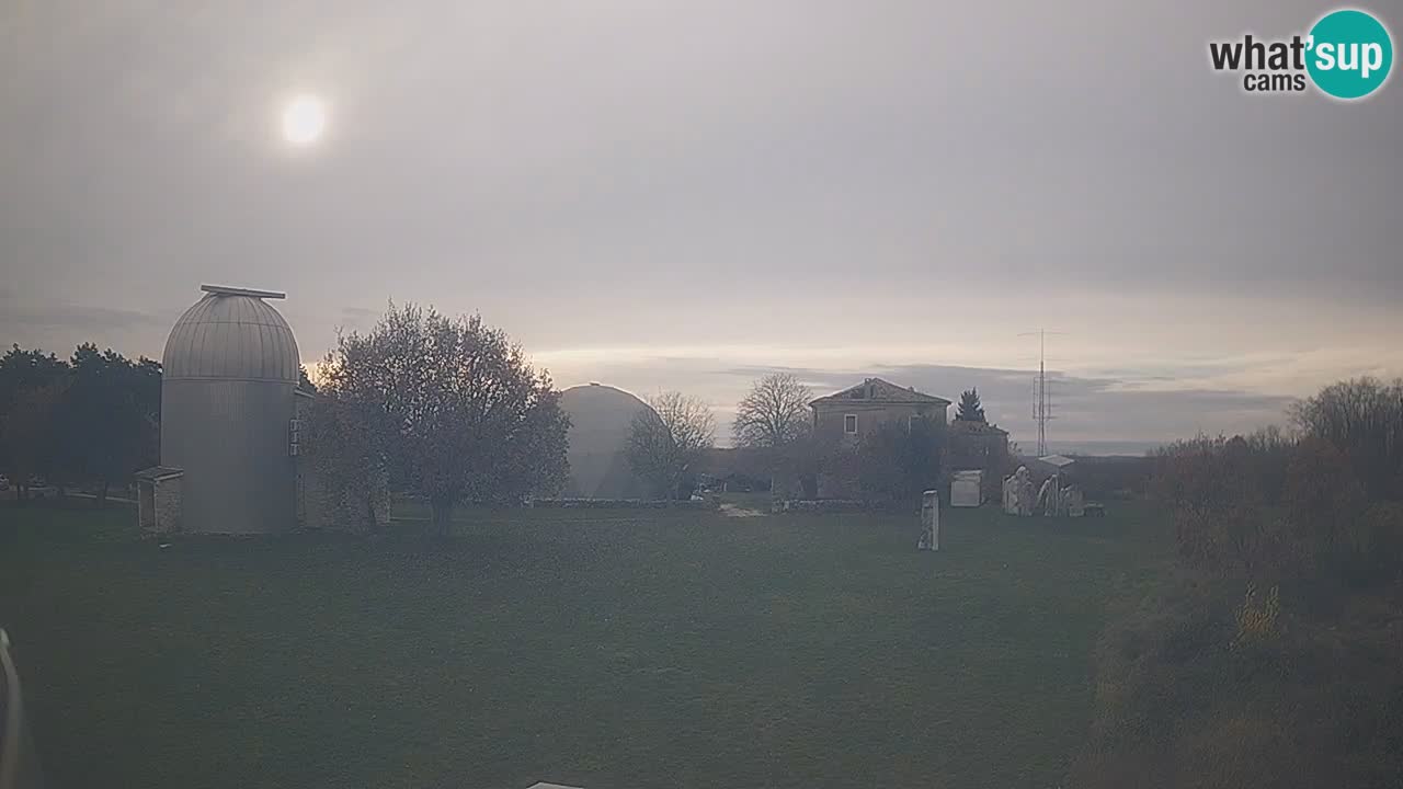 Webcam live dell’Osservatorio di  – Esplora il cielo, gli asteroidi, i comete e i meteoroidi.