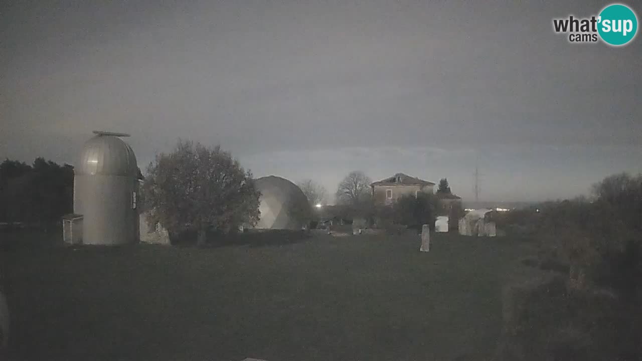 Webcam live dell’Osservatorio di  – Esplora il cielo, gli asteroidi, i comete e i meteoroidi.