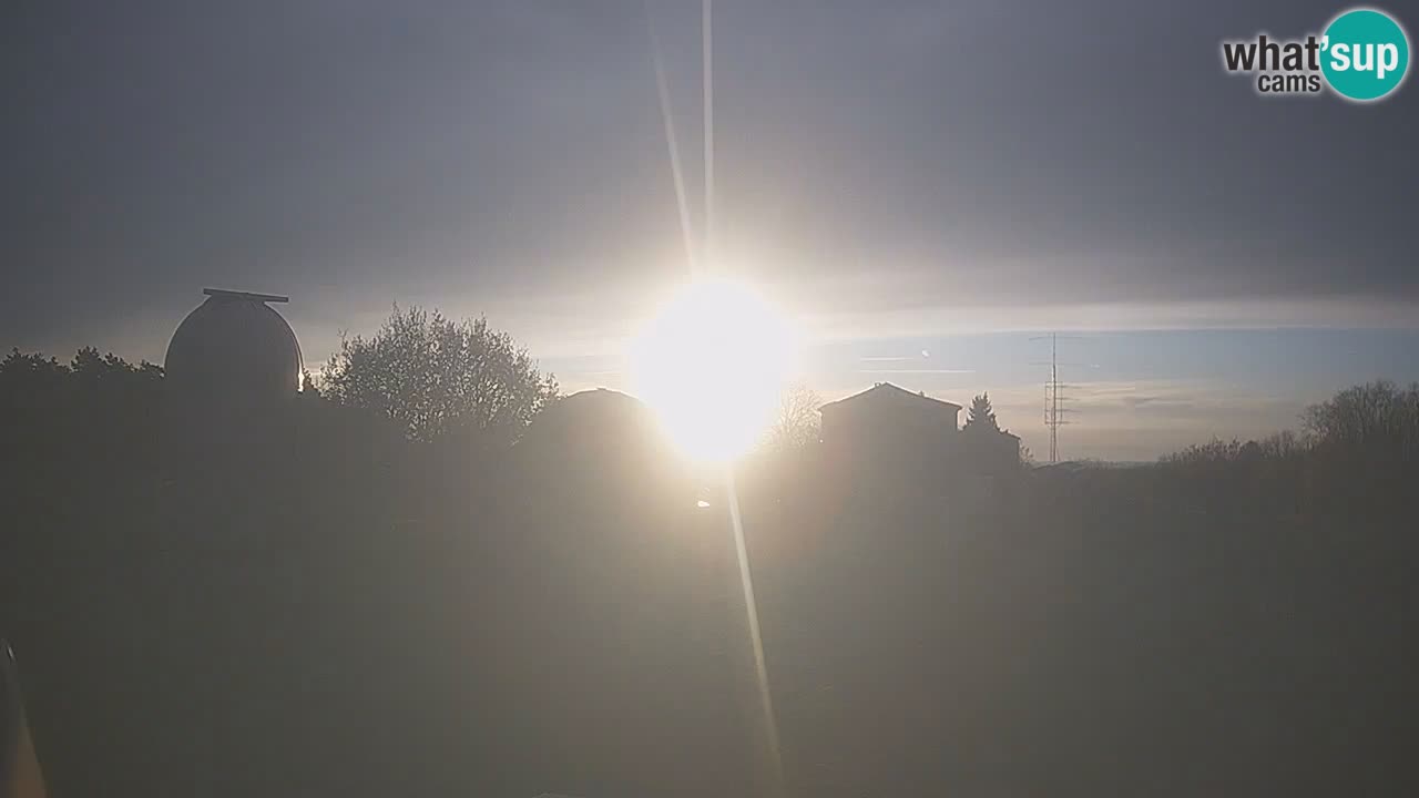 Webcam live dell’Osservatorio di  – Esplora il cielo, gli asteroidi, i comete e i meteoroidi.