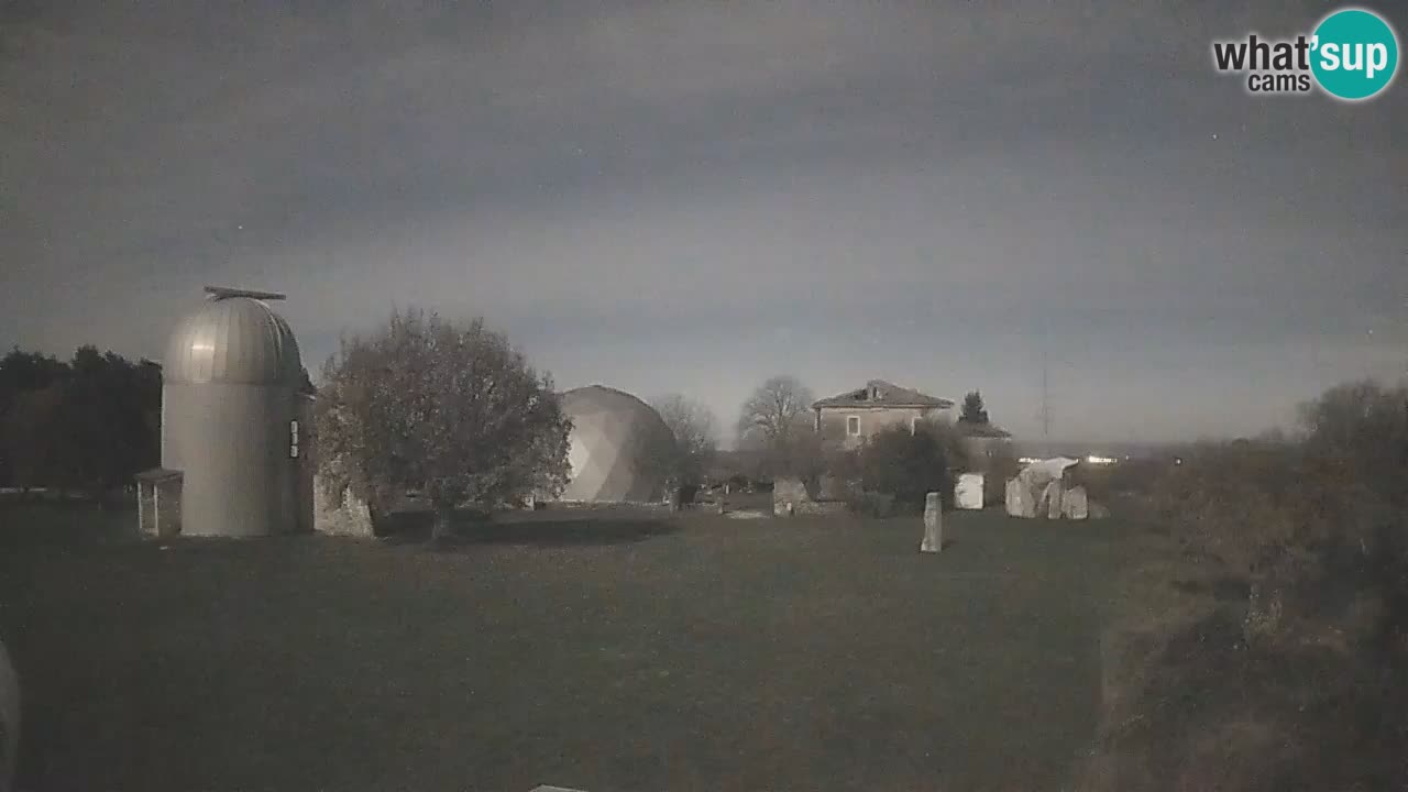 Webcam live dell’Osservatorio di  – Esplora il cielo, gli asteroidi, i comete e i meteoroidi.