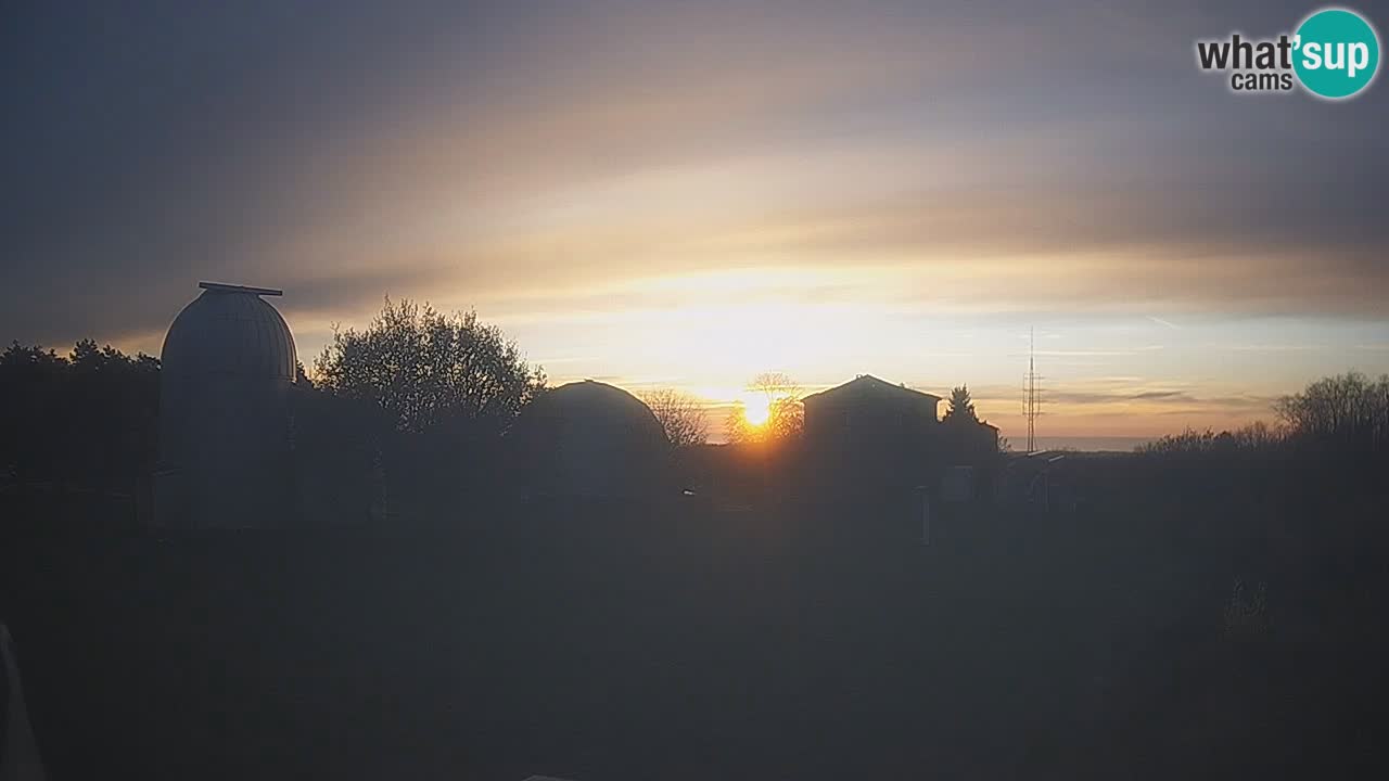 Višnjan-Observatorium Live Webcam – Explore the Sky, Asteroids, Comets, and Meteoroids